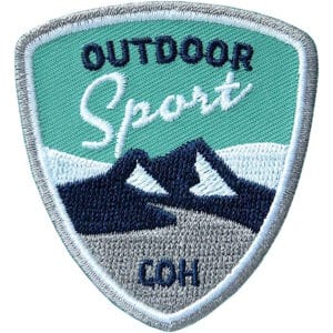 Hochwertig gesticktes Outdoor Sport Patch der Marke Club of Heroes. Abzeichen, Aufnäher, Bügelbild zum Aufnähen oder Aufbügeln auf Kleidung, Rucksack, Caps. In Olive