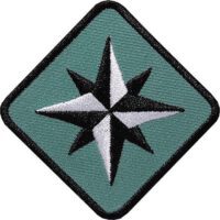 Kompass Outdoor Aufnäher von Club of Heroes. 46 mm Olive