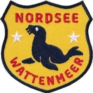 Aufnäher von Club of Heroes. Hochwertig gestickte Patches wie Aufbügler Bügelbilder Bügelflicken zur Veredelung von Textilien, zum Aufbügeln oder Aufnähen auf Jacken, Kleidung.