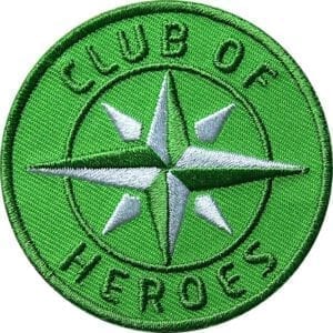 Grün COH Kompass Patch Bügelbild Aufnäher mit Kompass Olive. Aufnäher von Club of Heroes. Hochwertig gestickte Patches wie Aufbügler Bügelbilder Bügelflicken zur Veredelung von Textilien, zum Aufbügeln oder Aufnähen auf Jacken, Kleidung.